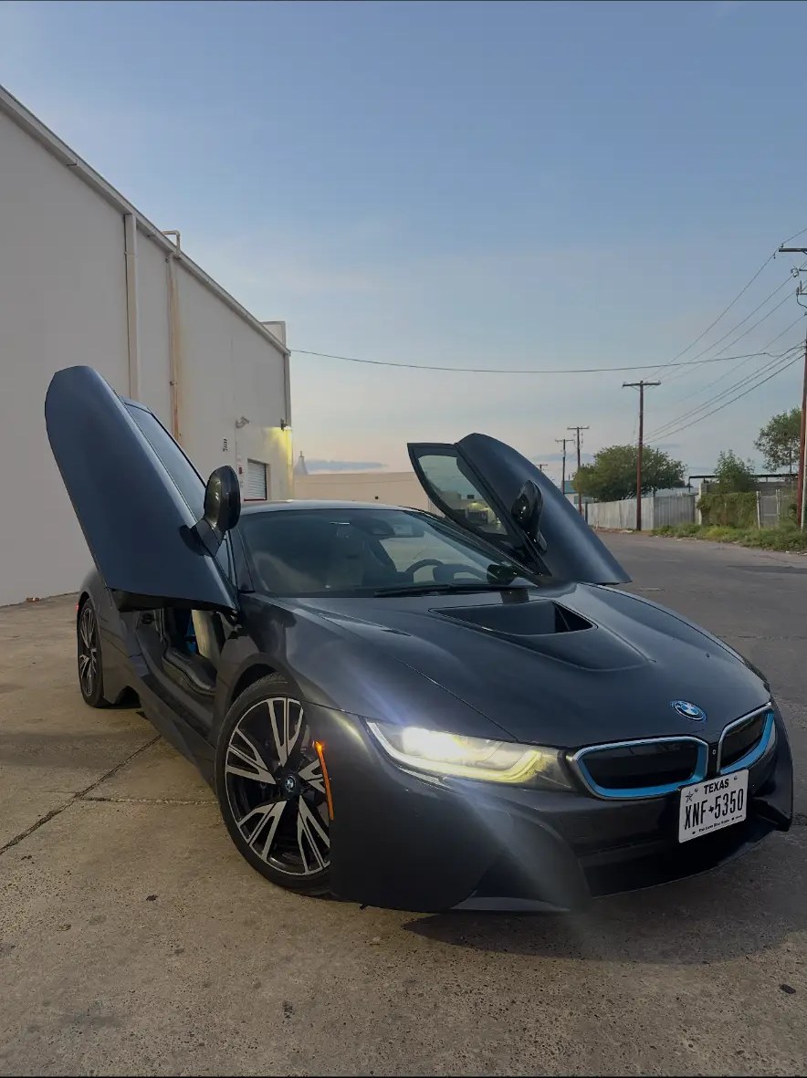 BMW i8 — Hybrid supercar — butterfly doors — exotic car rental in San Antonio and Laredo, Texas